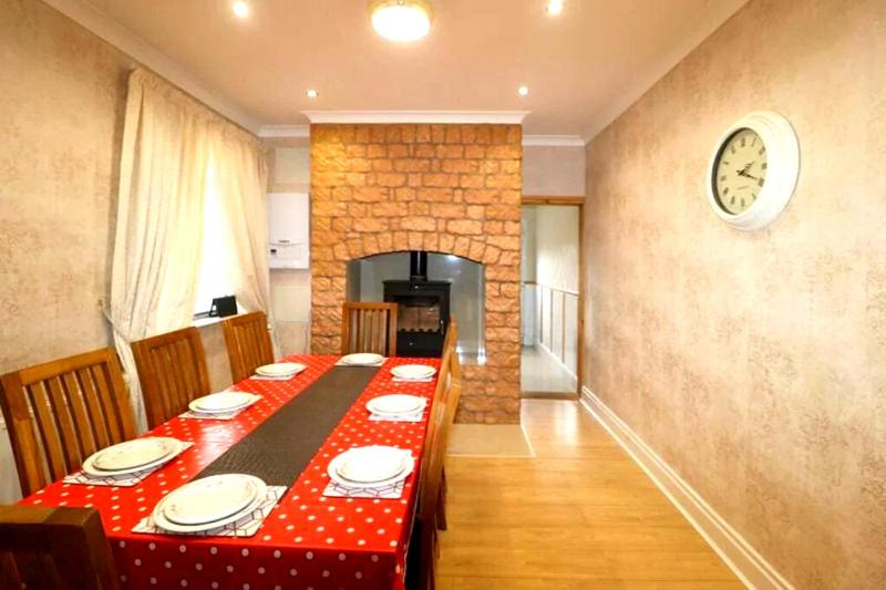 Cheerful 4-bedroom holiday home close to the Sea(Sherbourne Home) - image 22