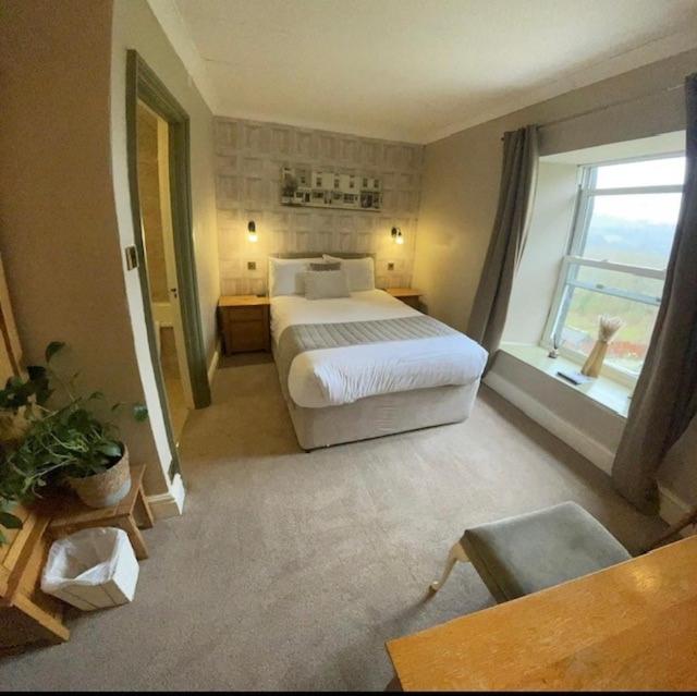 Small Double Room image 2