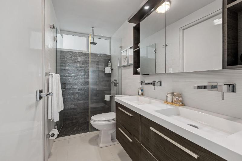 Apartment with Sea View image 3