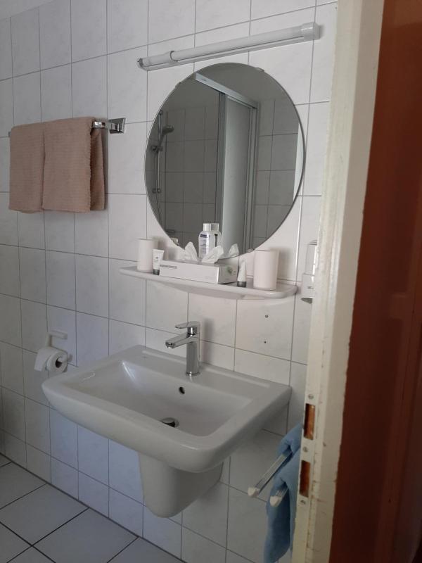Standard Double Room image 4