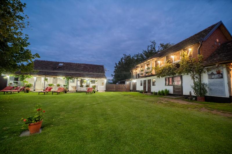 Comfort Triple Room with Shower image 2