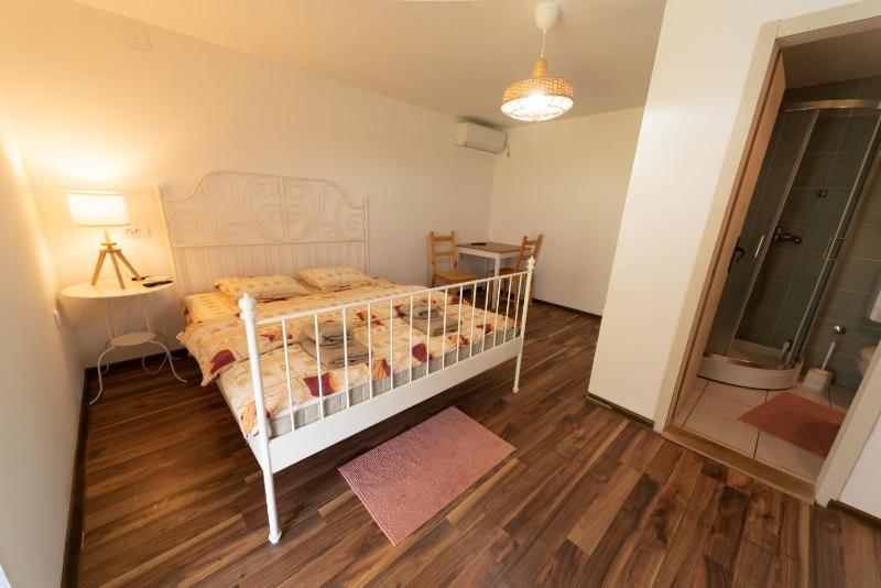 Deluxe Double Room image 3