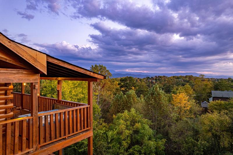 Luxurious 6BR Smoky Mountain cabin with stunning views game room fire pit and hot tub Wi-Fi - image 34