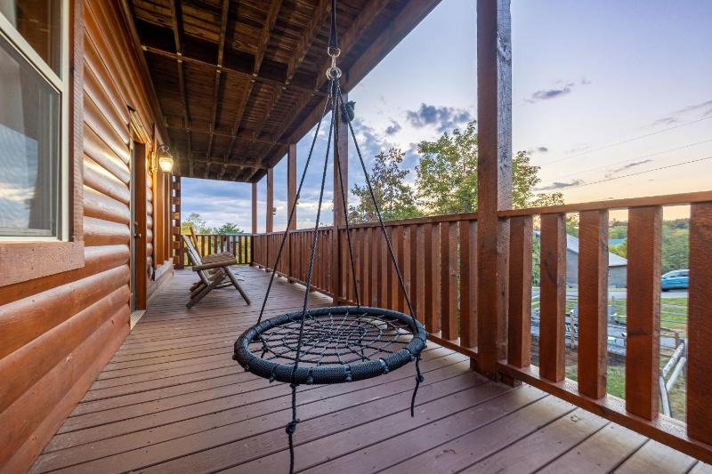 Luxurious 6BR Smoky Mountain cabin with stunning views game room fire pit and hot tub Wi-Fi - image 37