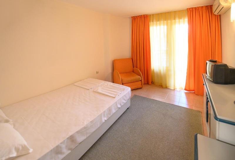 Family Suite with Balcony image 4
