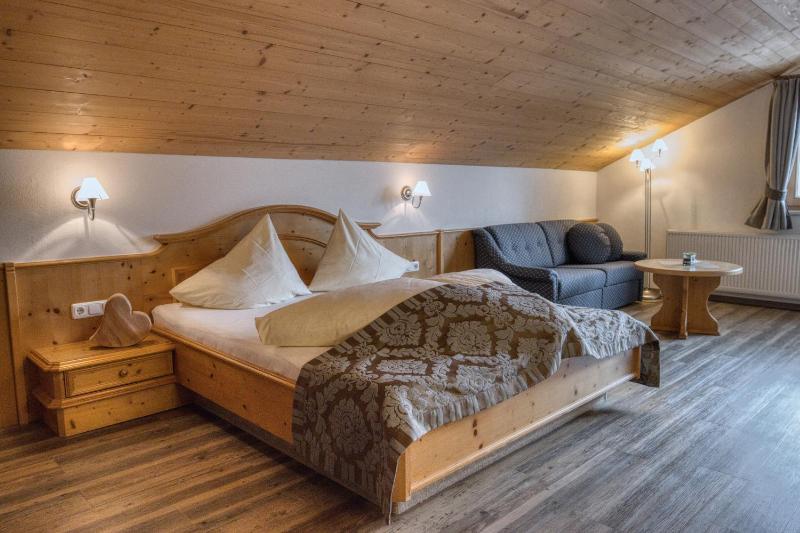 One-Bedroom Apartment image 4