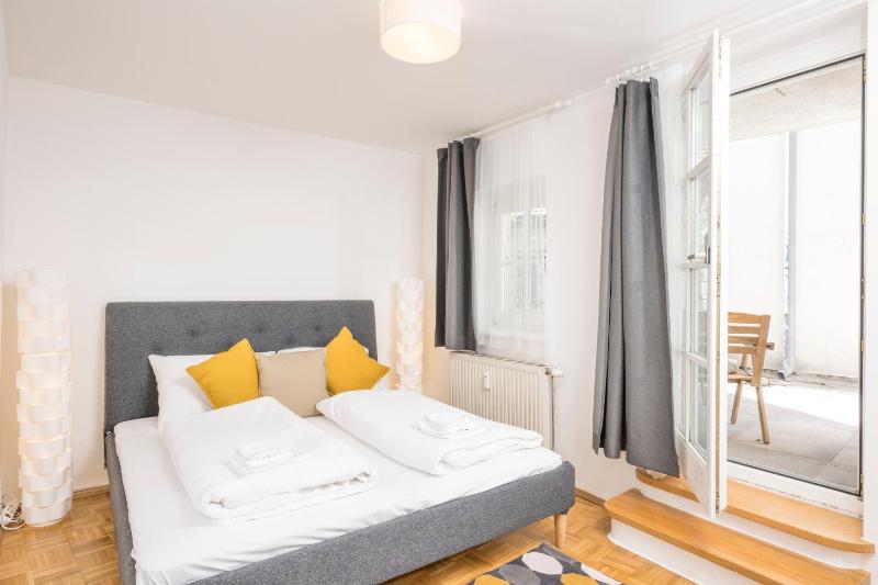 One-Bedroom Apartment image 4