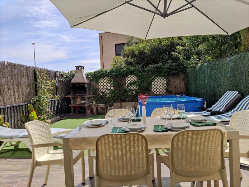 Twin Room with Shared Bathroom image 1