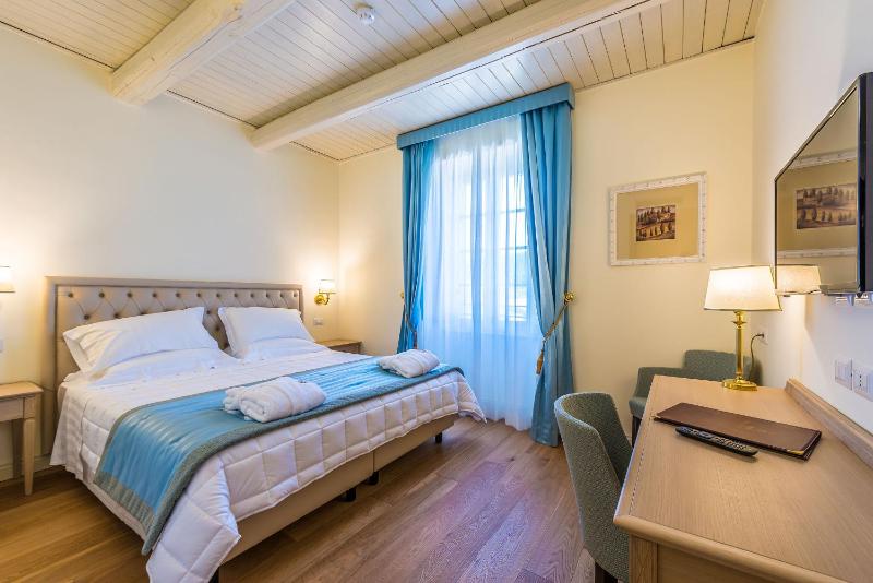Superior Double Room image 4