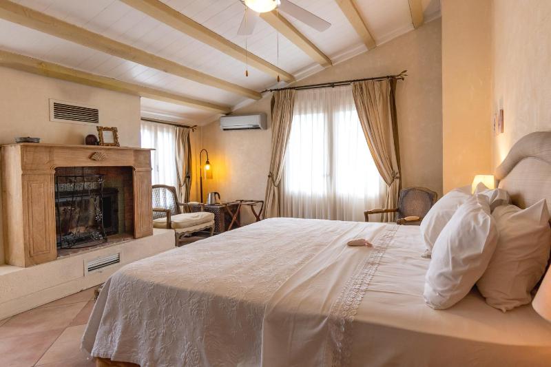 Deluxe Double Room image 2