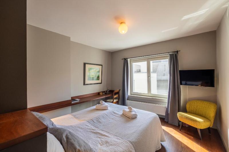Standard Room with Kingsize Bed image 3