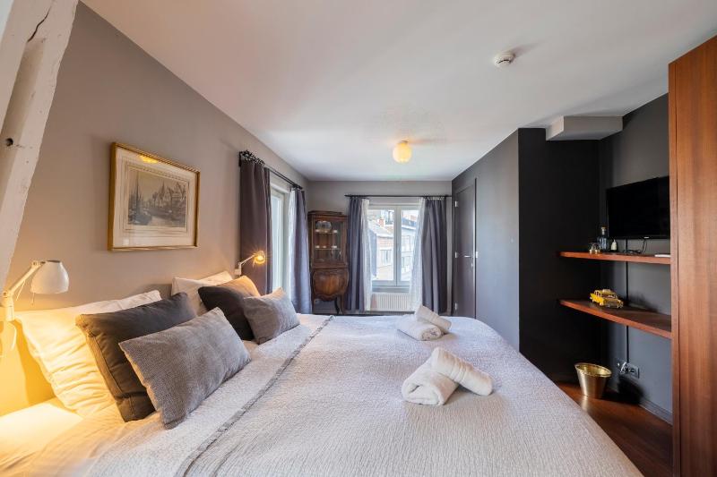 Standard Room with Kingsize Bed image 2
