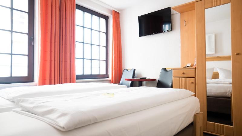 Economy Double Room image 4
