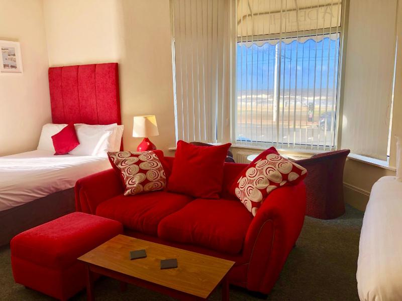 Studio Apartment with Sea View image 4