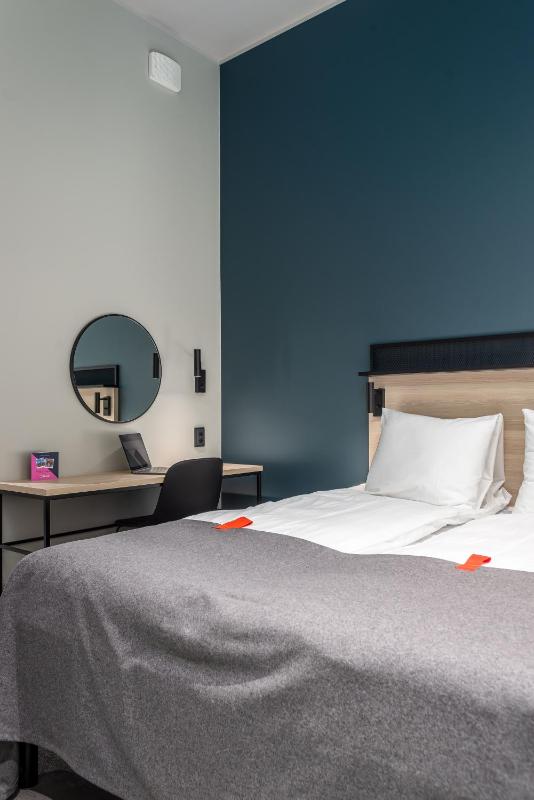 Small Double Room image 4