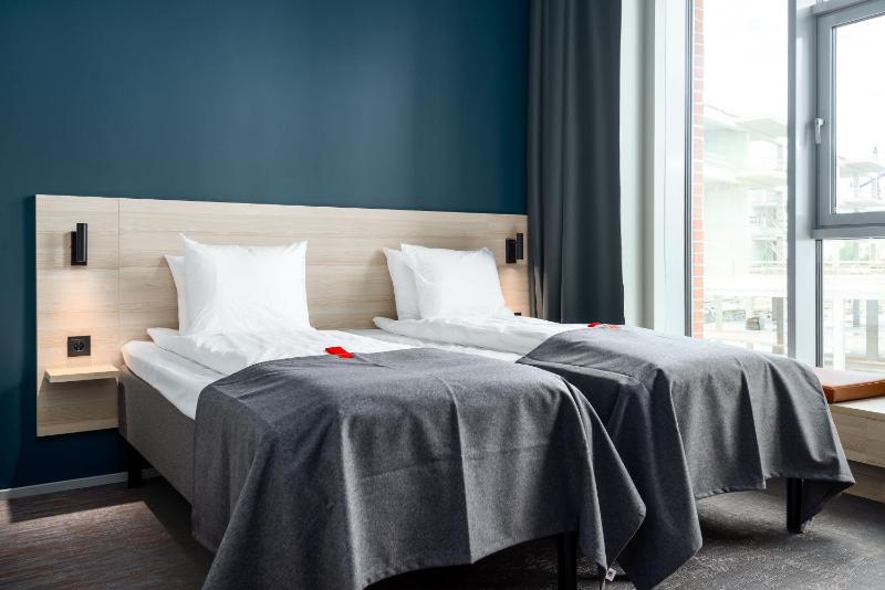 Twin Room image 2