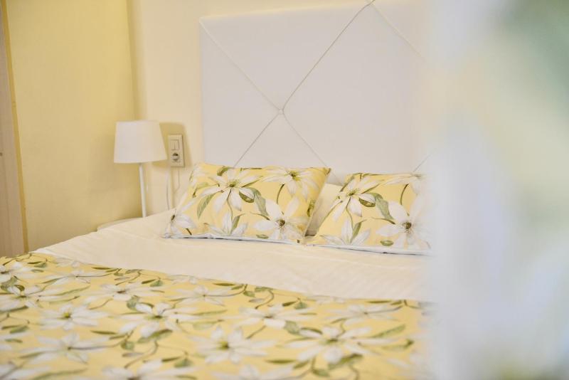 Large Double Room (1st floor) image 3