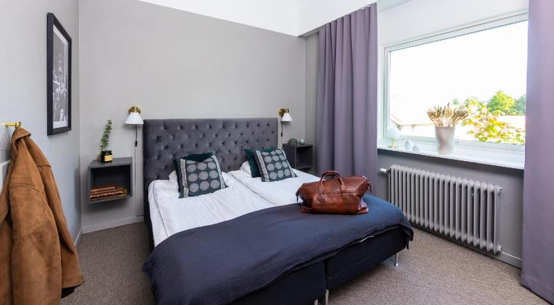 Double or Twin Room image 3