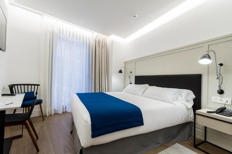 Standard Double Room image 4