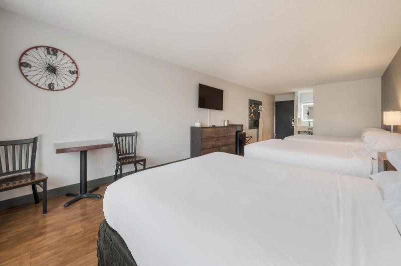 Standard Triple Room image 2
