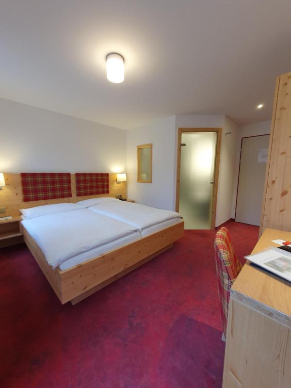 Double Room with Lake View image 1
