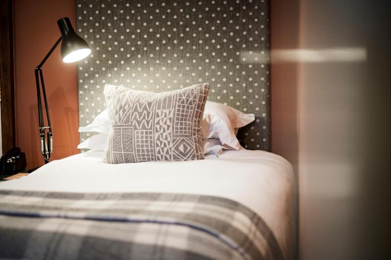 Single Room image 4