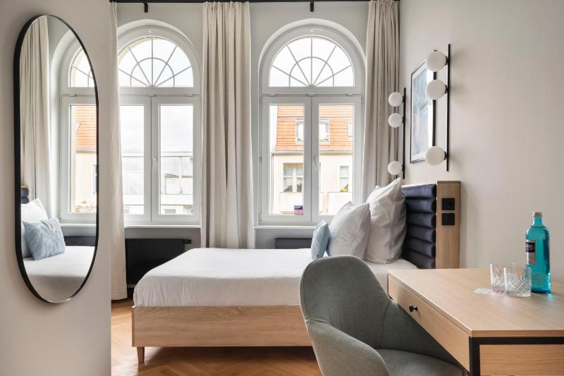 Double Room image 1