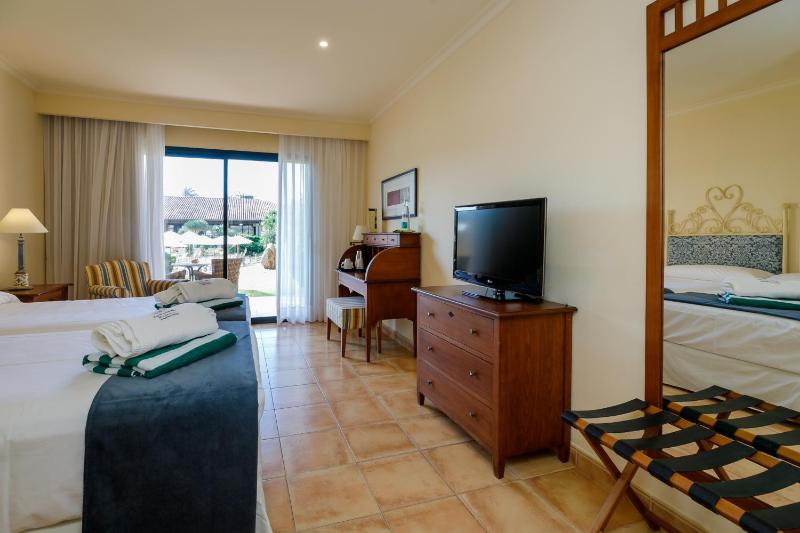 Twin Room with Terrace image 1