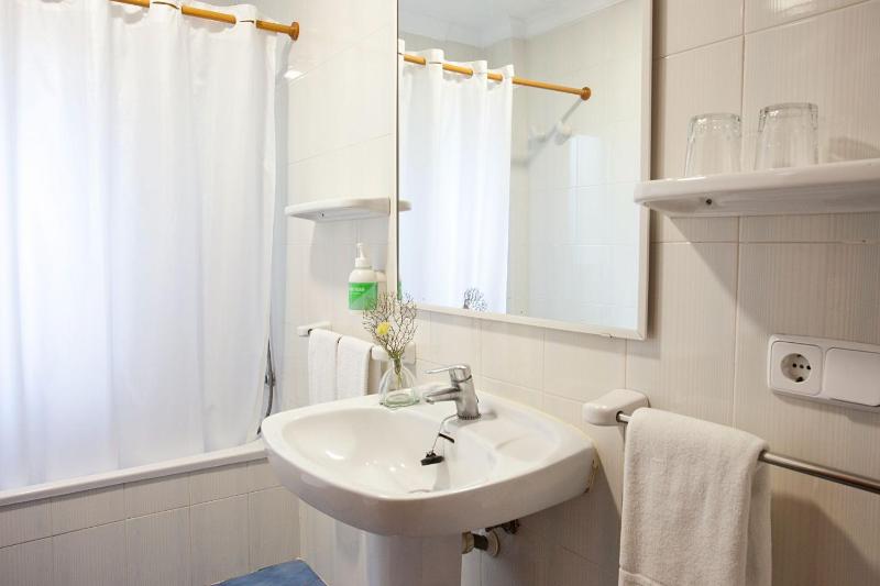 Standard Single Room image 2