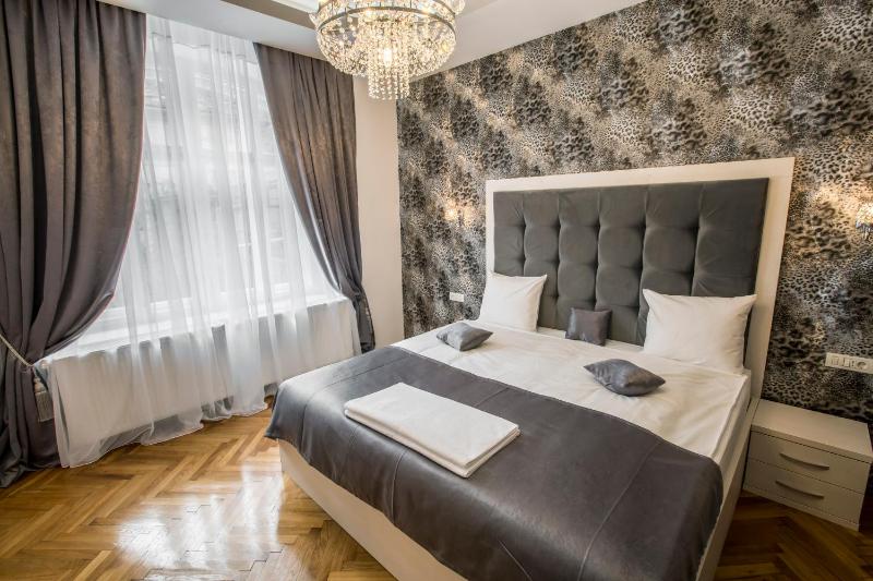 Deluxe Apartment image 2