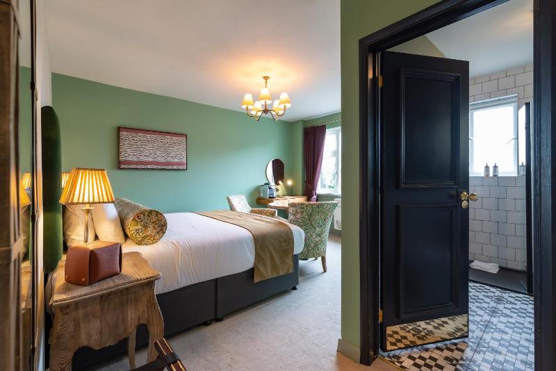 Double Room with Private Bathroom image 1