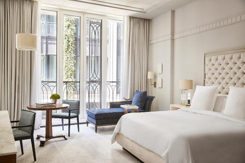 Superior Room King image 3