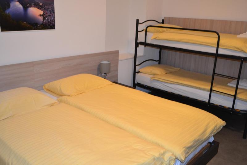 Economy Quadruple Room image 1