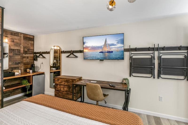 Superior King Room image 3