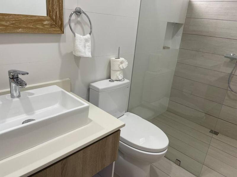 Hermoso apartamento con Vista al mar! Los corales - image 21
