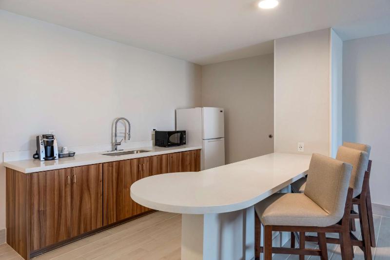 King Suite with Separate Bedroom image 1