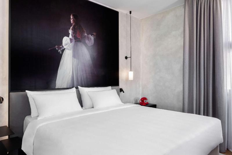 Standard Room image 4