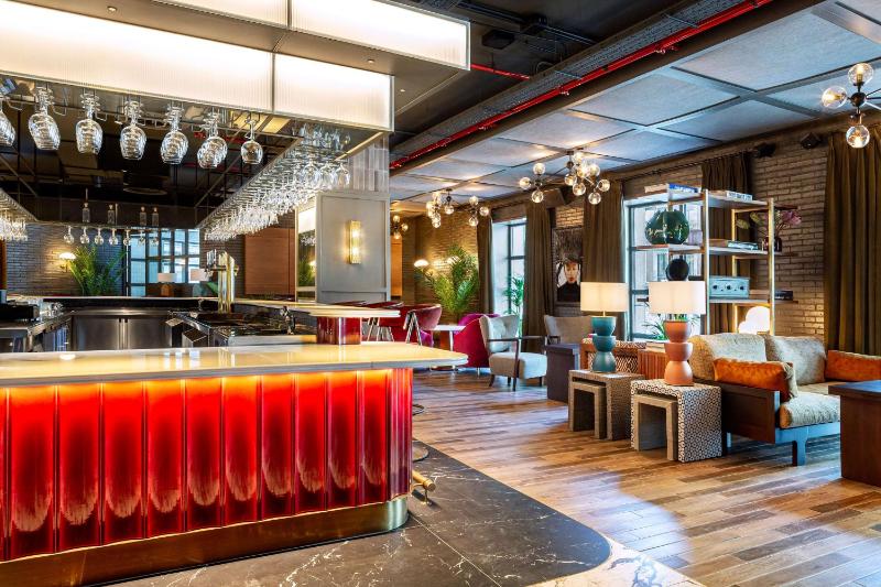 Radisson RED Madrid - image 5