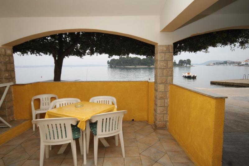 One-Bedroom Apartment with Terrace and Sea View image 2