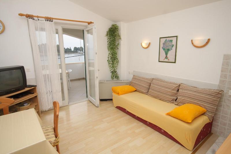 One-Bedroom Apartment with Terrace and Sea View image 1