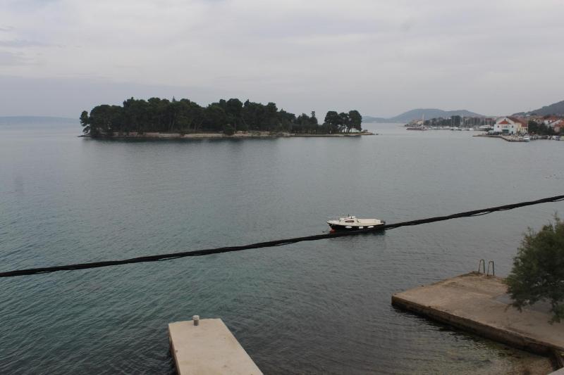 One-Bedroom Apartment with Terrace and Sea View image 3