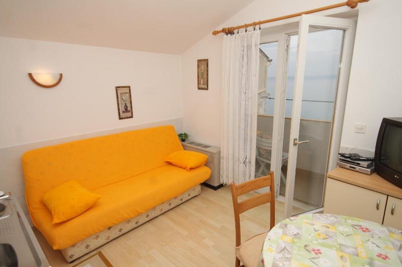 One-Bedroom Apartment with Terrace and Sea View image 1