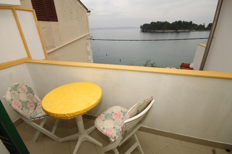One-Bedroom Apartment with Terrace and Sea View image 4