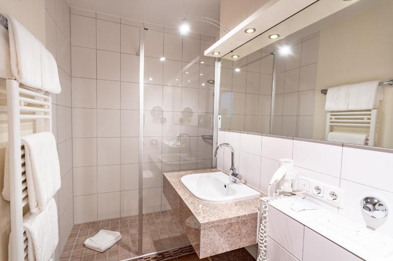 Superior Double Room with extra bed image 1