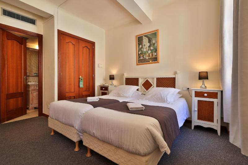 Superior Twin Room image 1