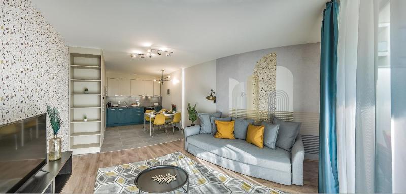 One-Bedroom Apartment image 4