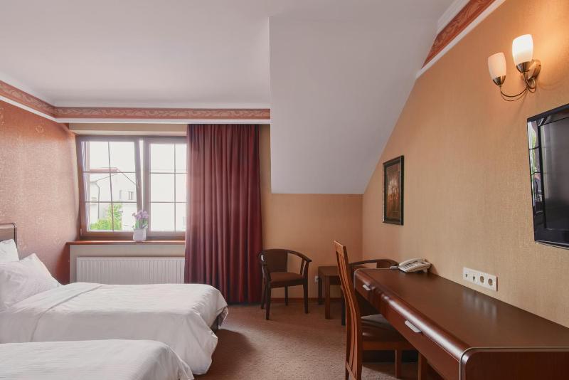Economy Twin Room image 2