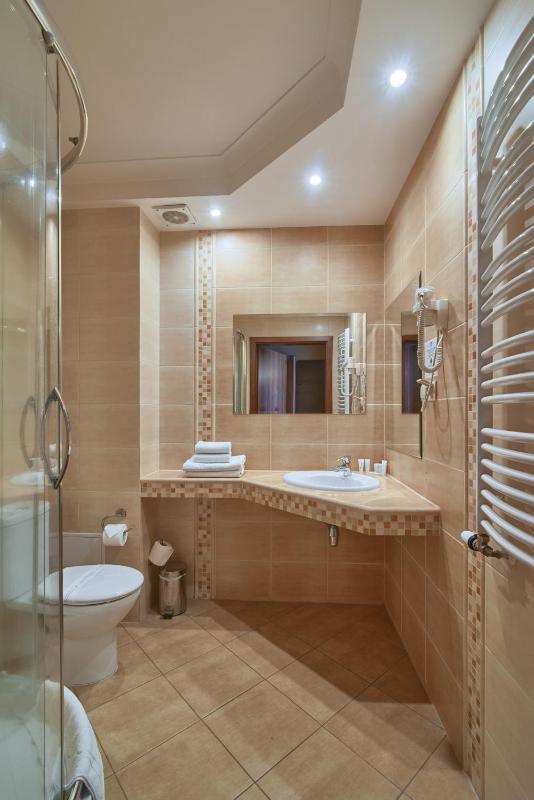 Economy Twin Room image 1