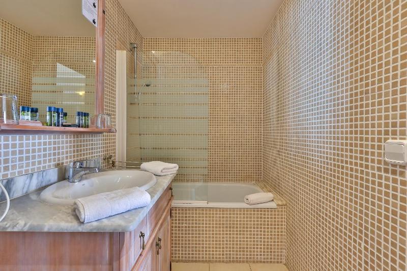 Superior Twin Room image 2