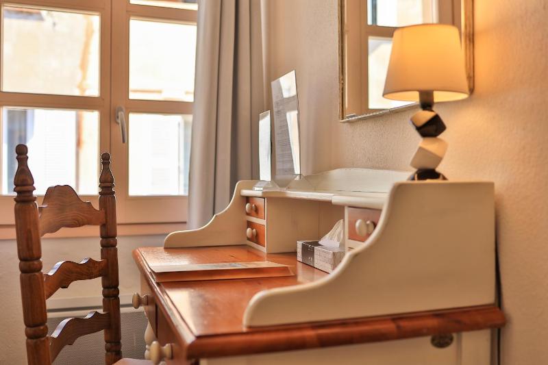 Superior Twin Room image 4